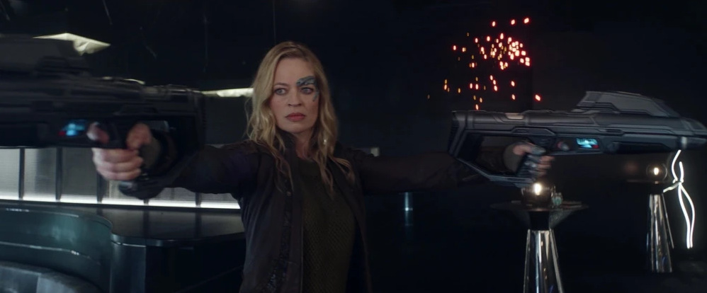 A photo of Seven of Nine holding two phaser rifles