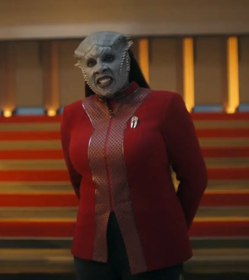 Commander Lura Thok