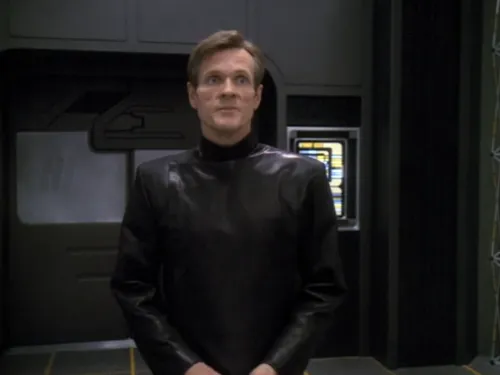 Luther Sloan in an all-black uniform