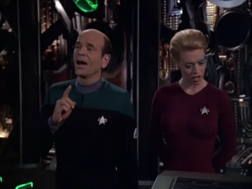 The Doctor and Seven fo Nine singing in the cargo bay