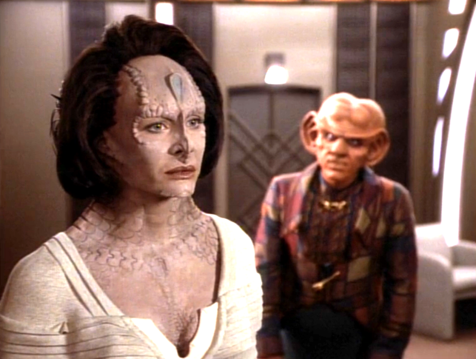 Quark and a Cardassian having a discussion