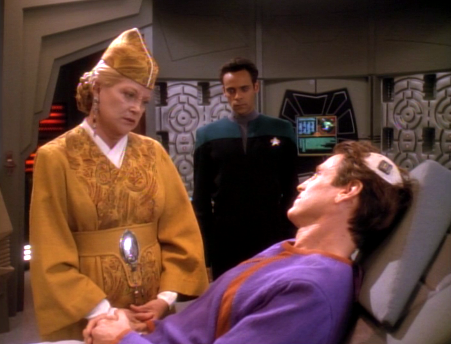 Kai Winn and Dr. Bashir talking to Bareil, who is being treated in sickbay