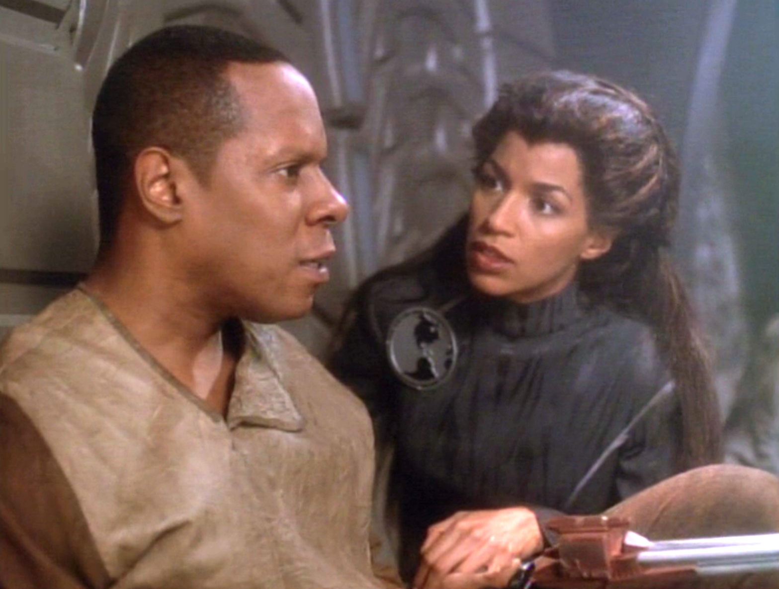 Benjamin Sisko talking with Jennifer Sisko