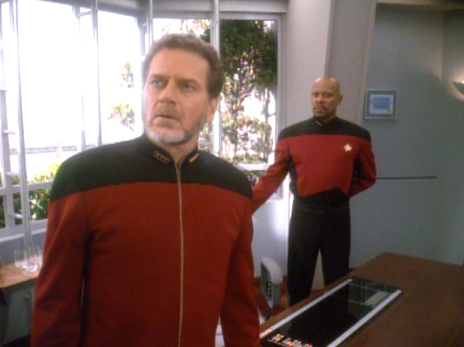 Sisko and an admiral standing in an office