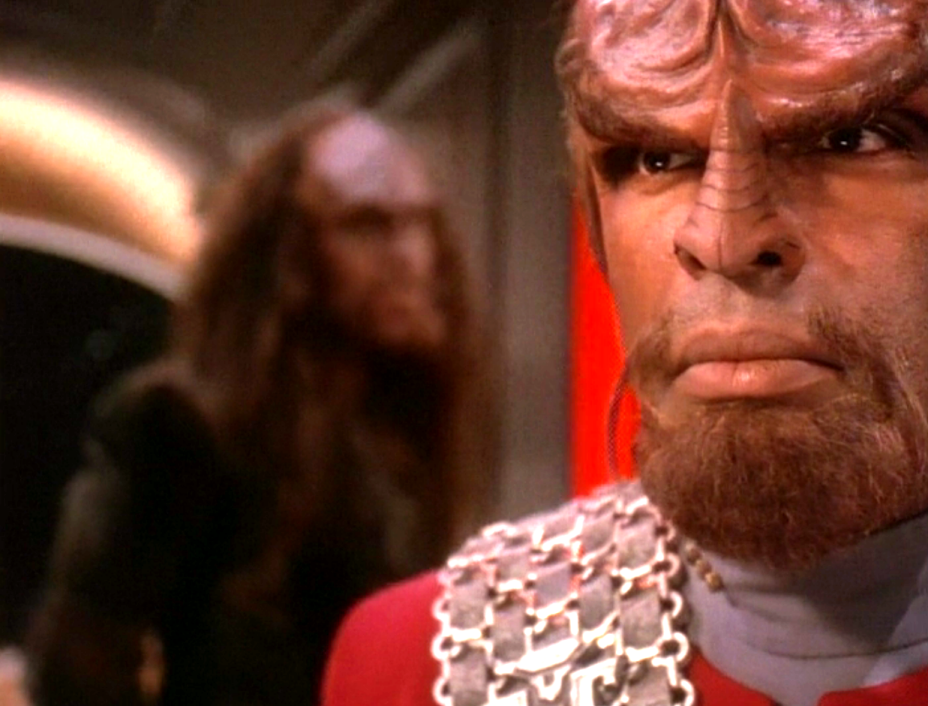 Worf talking with his brother, Kurn