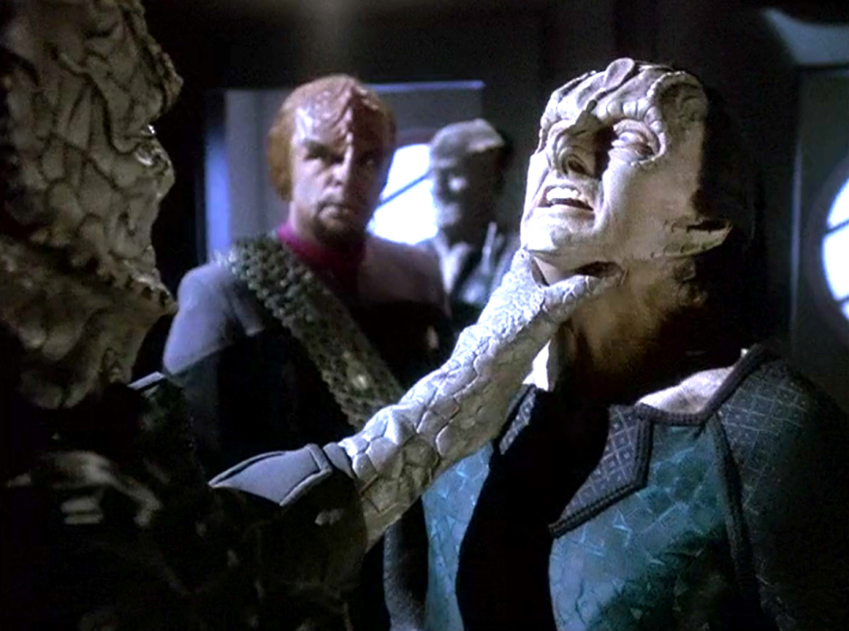 A Jem'Hadar soldier choking Garak