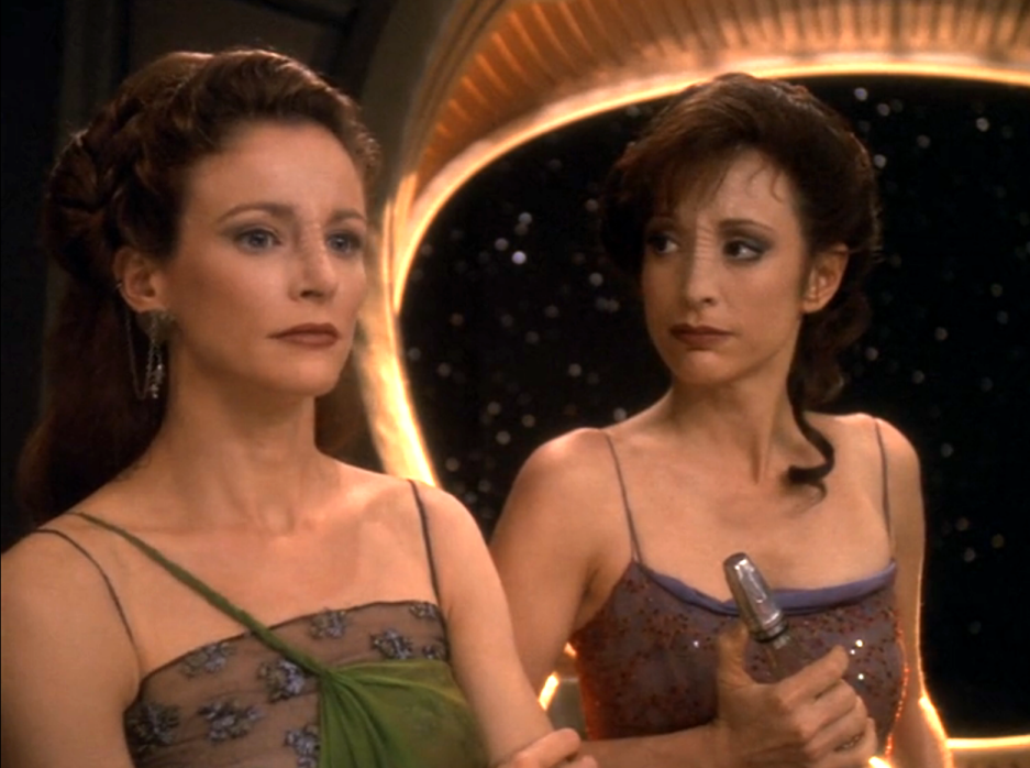 Kira looking concerned at another Bajoran woman