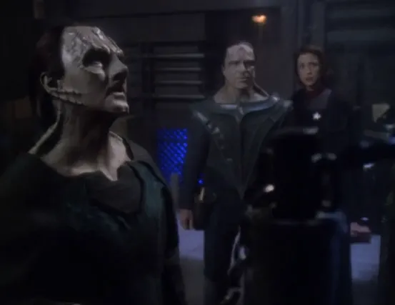 Garak, Damar, and Kira hiding in a dark cellar
