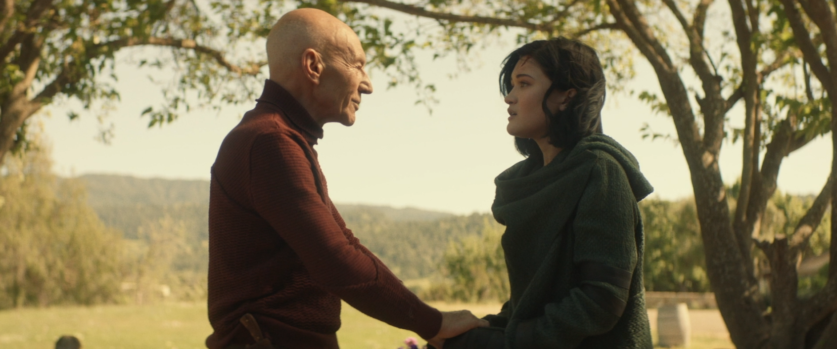 Picard and Dahj talking to each other at Picard's vineyard