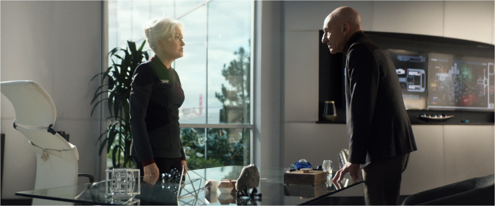 Picard having an argument with the Fleet Admiral over her desk