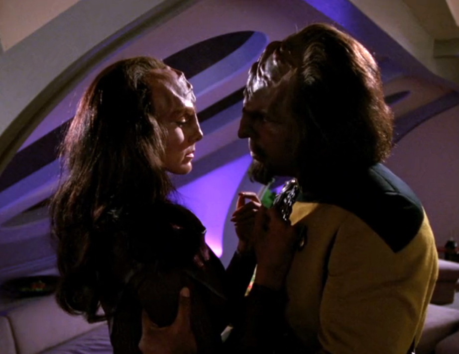 K'Ehleyr and Worf having an intense conversation