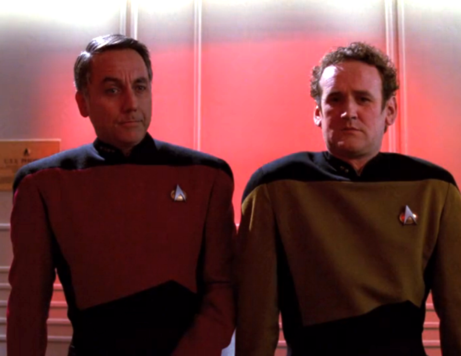 Miles O'Brien and his former CO discussing the situation