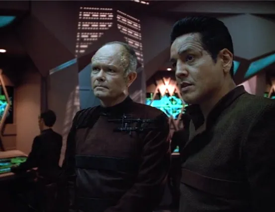 Chakotay speaking with Annorax, the man in charge of the weapon ship
