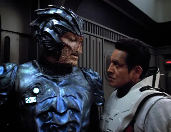 Chakotay confronting a Hirogen hunter