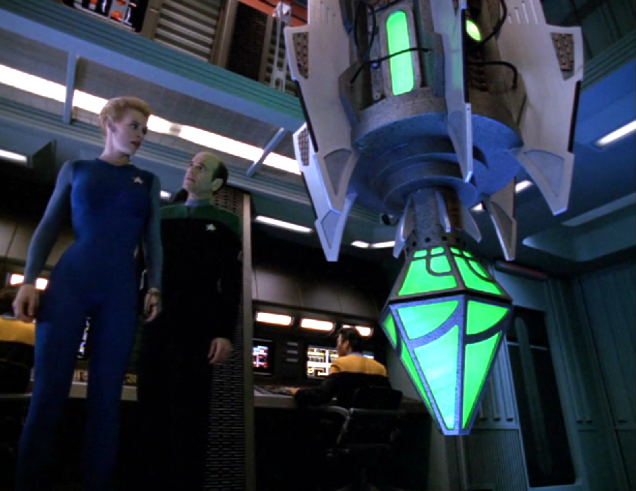 Seven and the Doctor discussing a large Borg device in Engineering