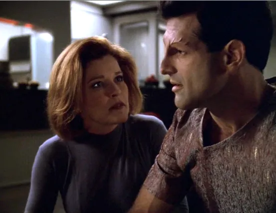 Janeway and the Devore inspector having a conversation in the mess hall